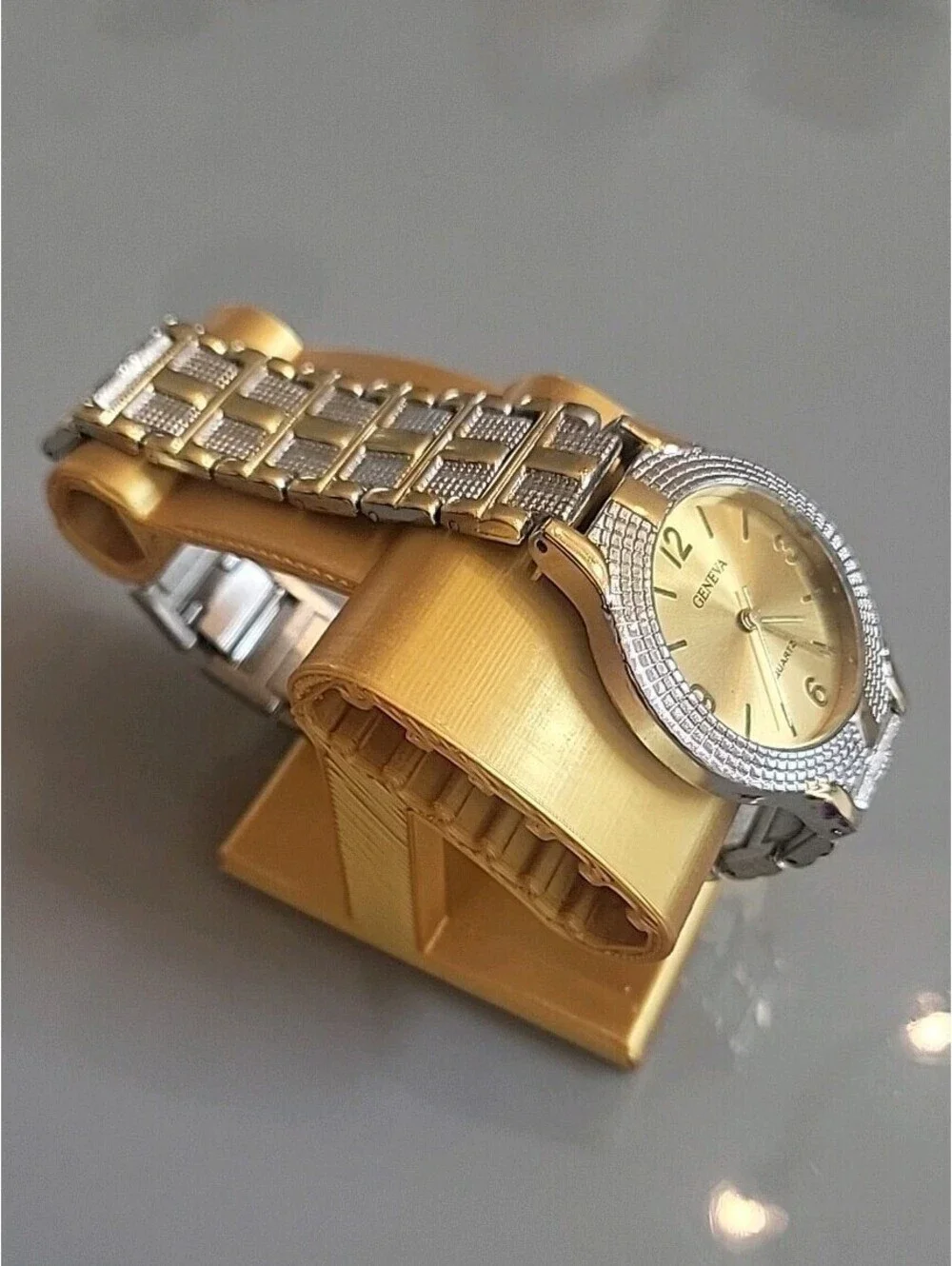 Vintage Geneva Ladies Watch 32mm Silver & GoldTone New Battery Working Perfectly